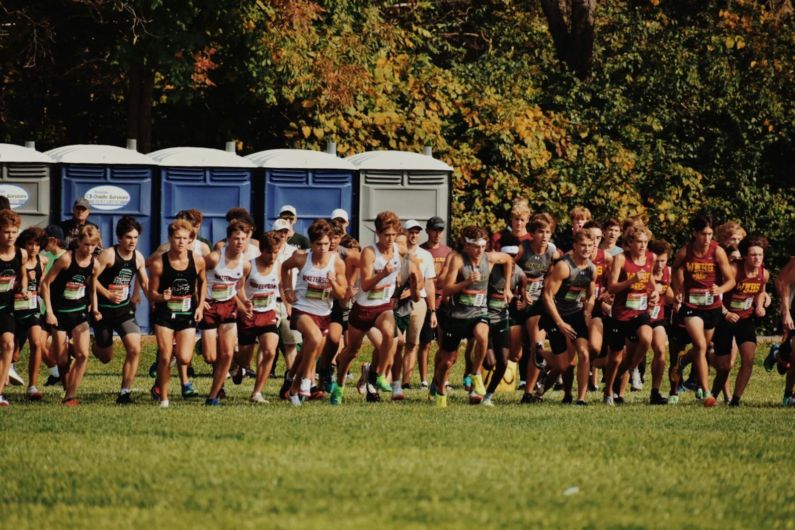 a group of people that are running in a race