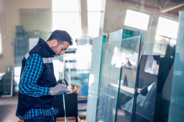 Choosing the Right Expert for Commercial Glass Repair Near Me